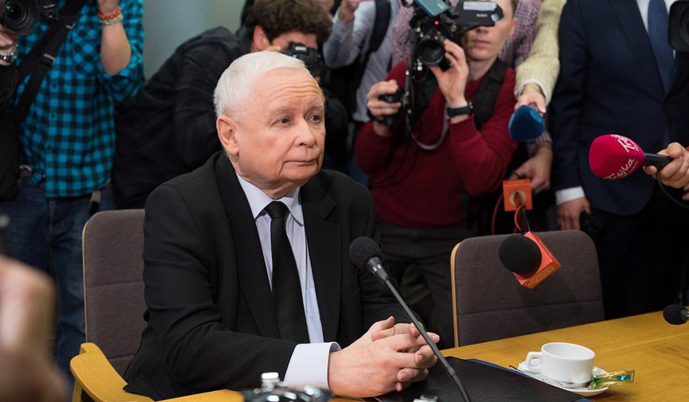 Качиньский пригрозил заблокировать вступление Украины в ЕС из-за Бандеры и УПА Качиньский пригрозил заблокировать вступление Украины в ЕС из-за Бандеры и УПА